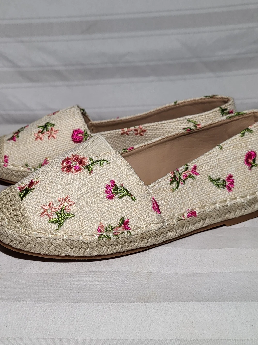 Lucky Top Cream Kids Moccasins with Pink Floral Embroidery